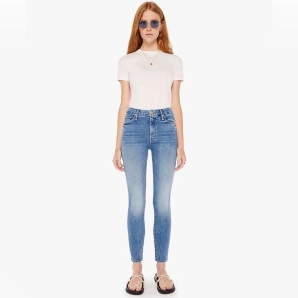 MOTHER The Looker Ankle Jeans in light wash. Sz 27